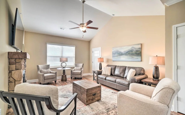 Chic Townsend Condo w/ Saltwater Pool!