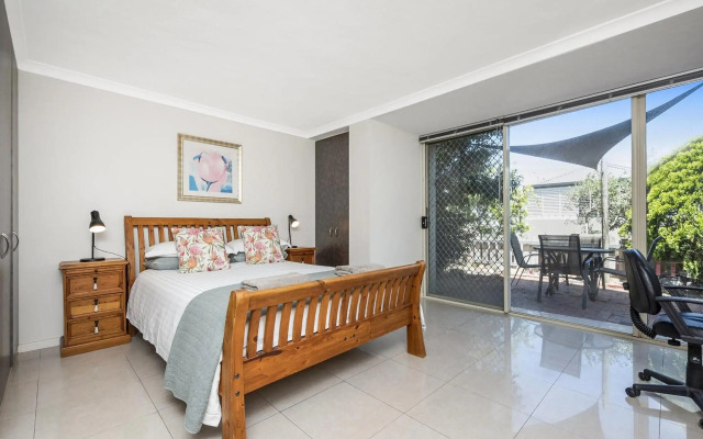 Studio 3 - ground floor Fremantle apartment