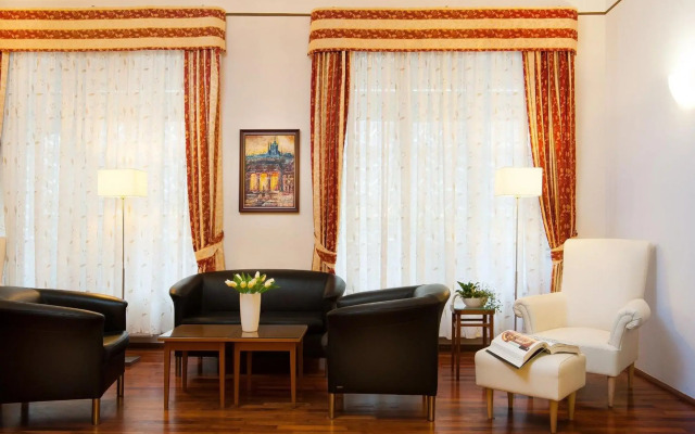 Cloister Inn
