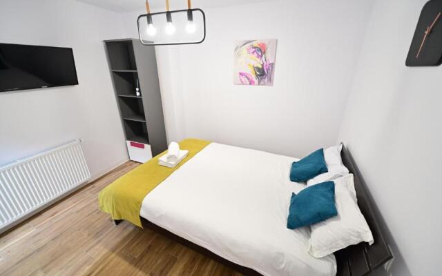 Supremi Boutique by C