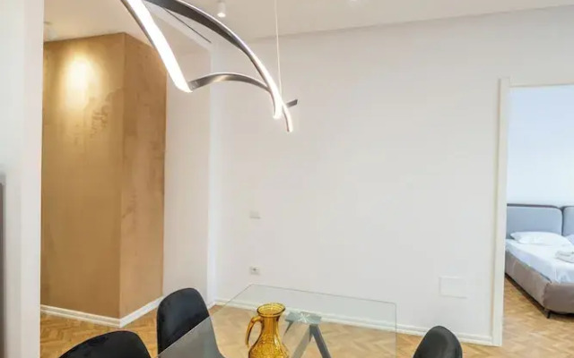 Tirent Apartment-Modern 1-Bedroom Stay Near Liqeni i Thatë