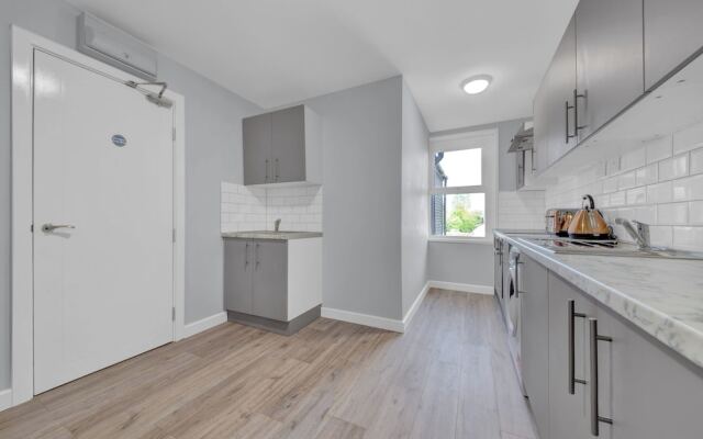 Captivating 1-bed Studio in West Drayton