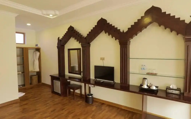 Famous Hotel Bagan 2