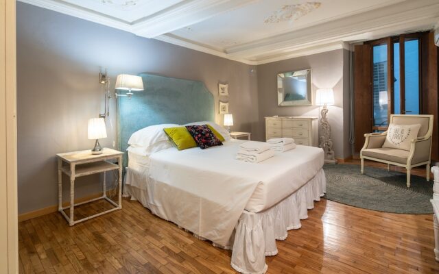 Uffizi Romantic Flat by Mmega