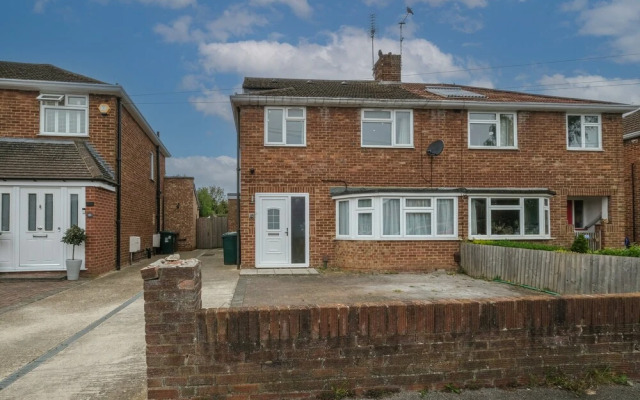 Stylish 4 Bedroom Home in Brightside Ave