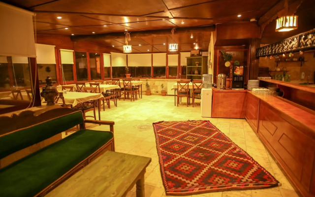 Bedrock Cave Hotel - Adults Only