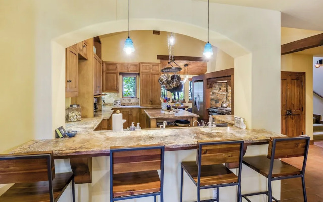 Star Haven Retreat 5 BDR Stunner!