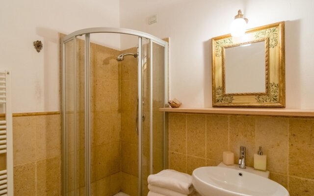 Pleasant Farmhouse in Rapolano Terme With Swimming Pool