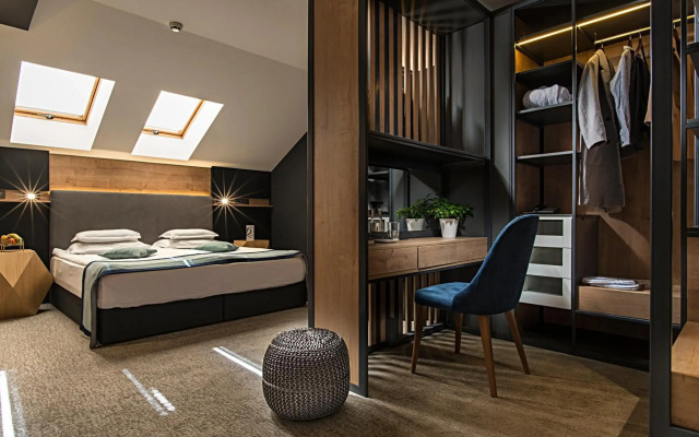 Rosslyn Thracia Hotel