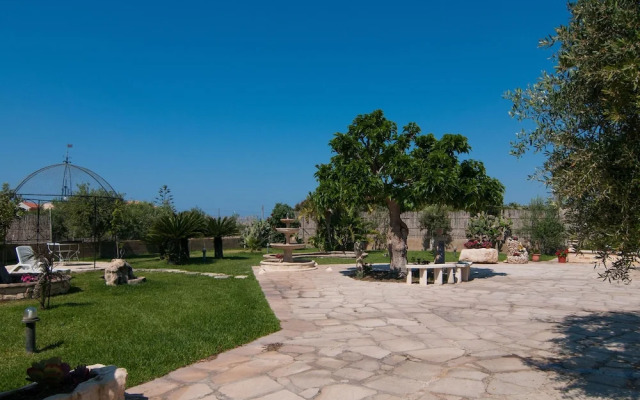 Vibrant Villa in Santa Maria del Focallo near Sea