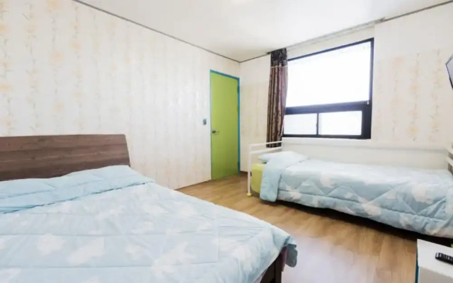 Goseong Good Day House Pension