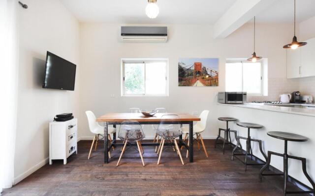 Sunny 3BR in Prague 8 by HolyGuest