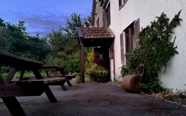 Milton's Country Lodge