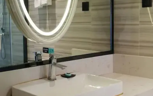 Xana Lite  (Guangzhou Haizhu  Metro Station Shixi)