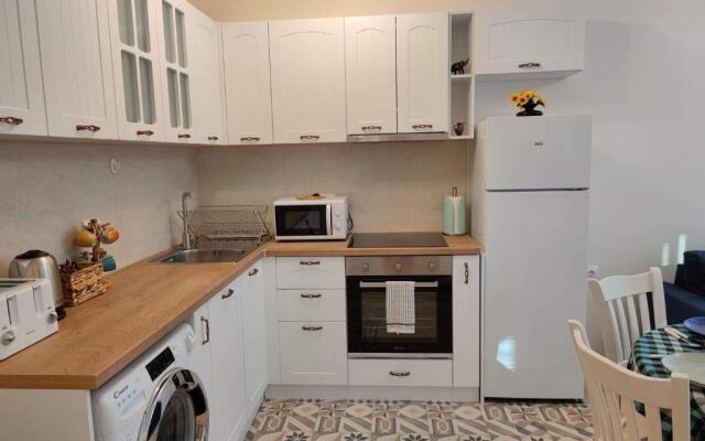 Comfy & Flat, Great Location, Parking