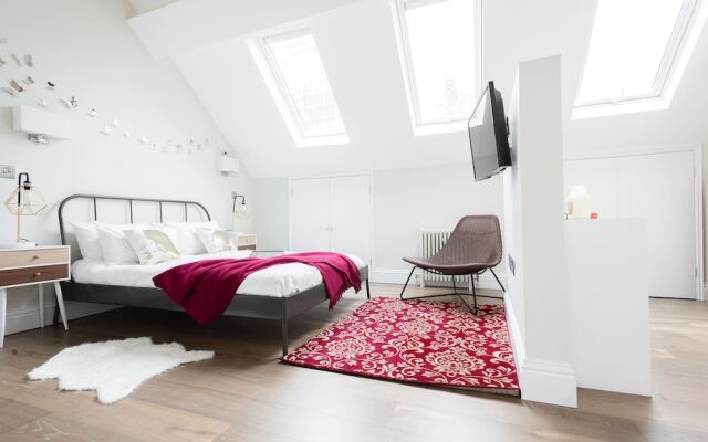 The Soho Hideout  - Modern & Bright 2BDR in Central London