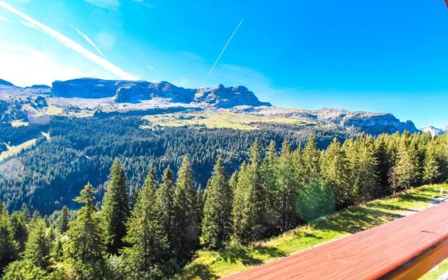 Exceptional 3 bed Penthouse with fireplace and stunning views