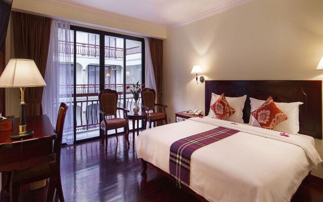 Smiling Hotel