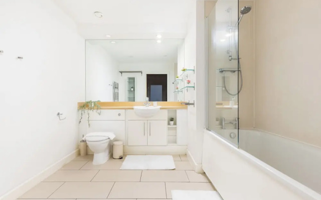 Spacious 2 Bed Apartment in Dalston