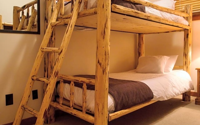 Snow Creek Cabins by Fernie Lodging Co