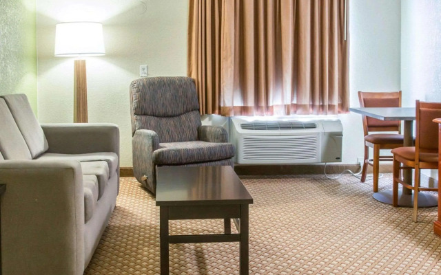 Sleep Inn & Suites - Airport
