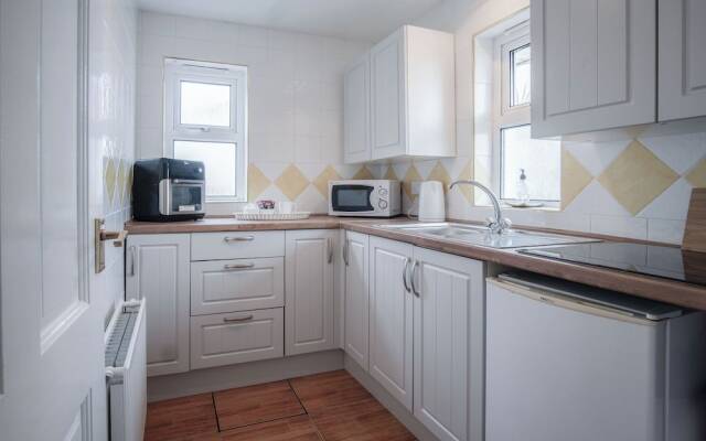 Rose Cottage - 3 Bed Cottage - New Hedges - Tenby
