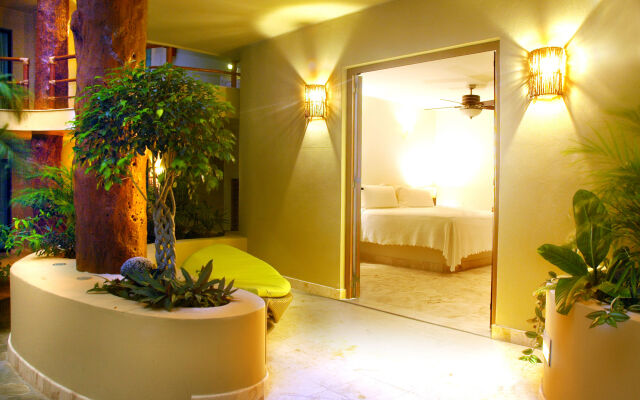 Maya Villa Condo Hotel & Beach Club