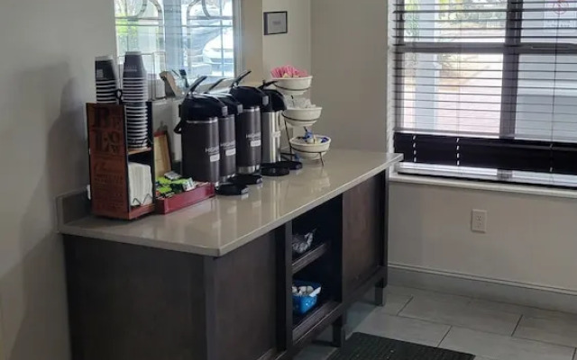 Country Inn & Suites By Carlson McDonough