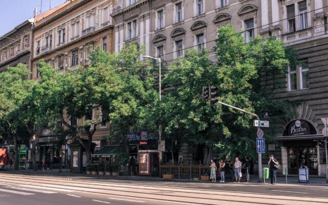 Very stylish and fresh studio home in the center