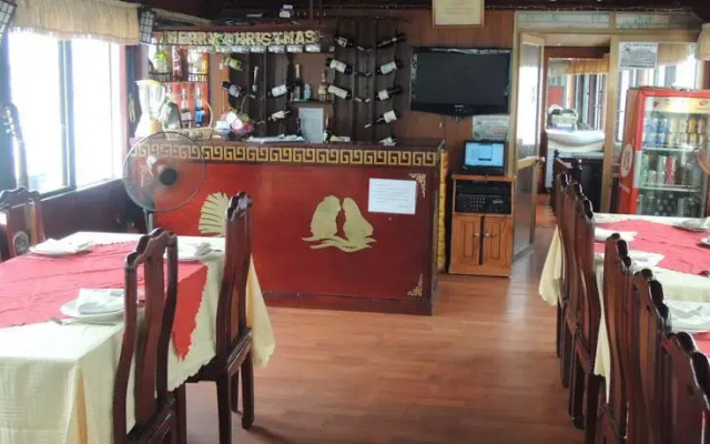 Halong Party Cruises