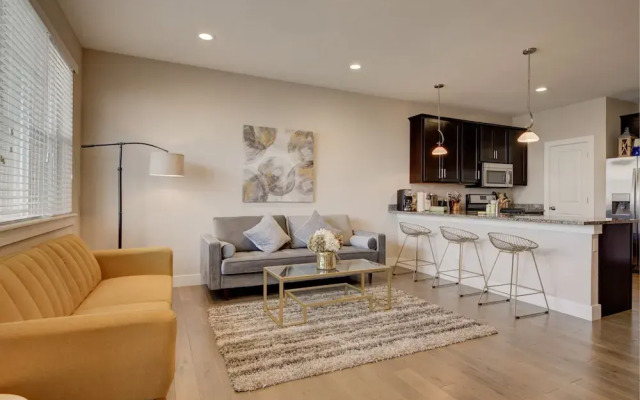 Marbella Lane Executive Townhome, 20 mins to Boulder