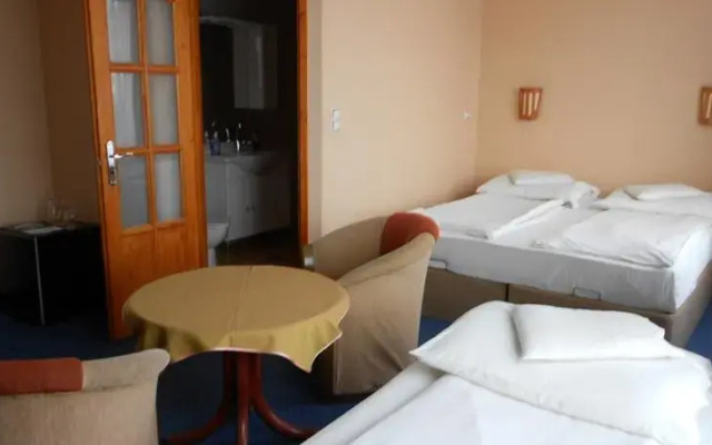 Hotel Seni Studium