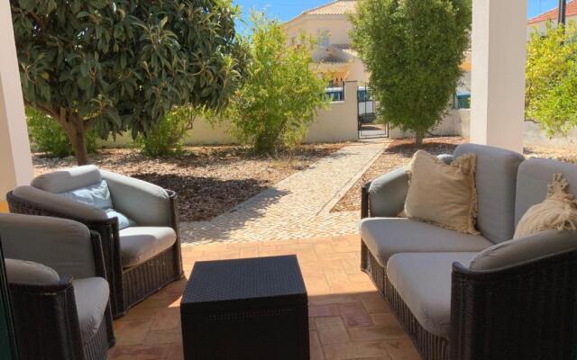 Guest House Alfarrobeiras