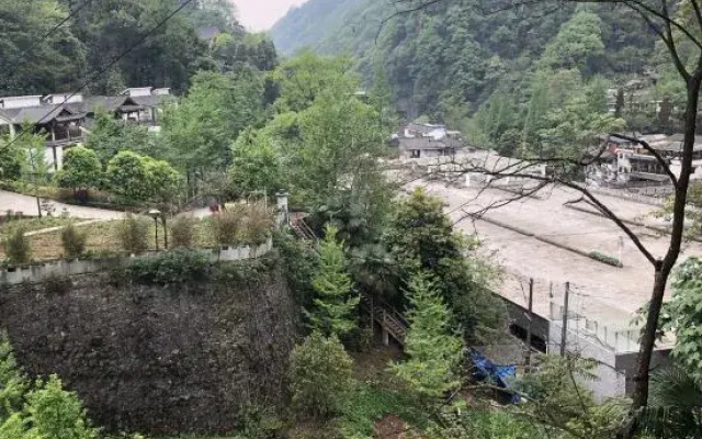 Dujiangyan June Rain Homestay