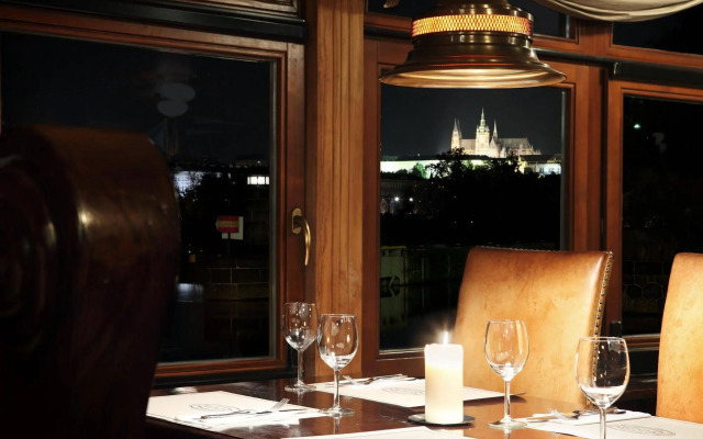 Boat Hotel Matylda