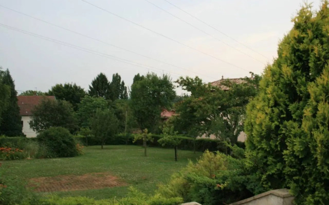 1 Bedroom House 20min Walk To Centre in Tournus (Adults Only)