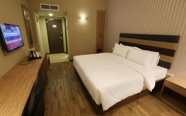 SEM9 Senai ''Formerly Known as Perth Hotel"