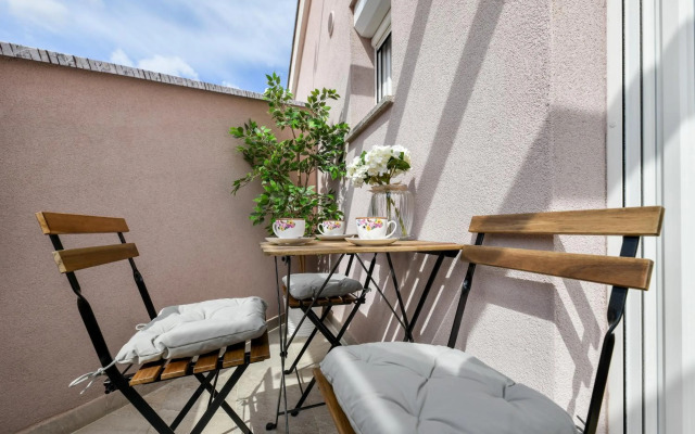 Modern holiday apartment "Libra" with swimming pool