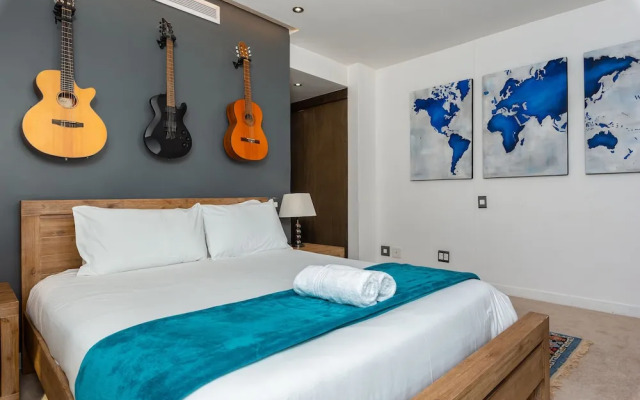 Mandela Rhodes T1002