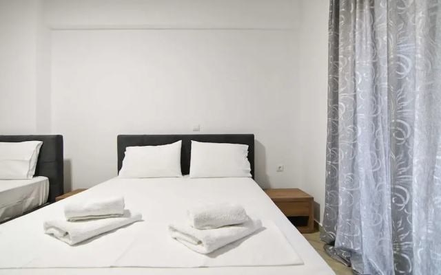 Aigli Garden Getaway, Steps From Vrasna Beach
