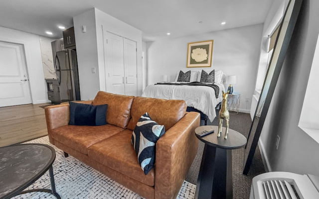 Daniella's Suites