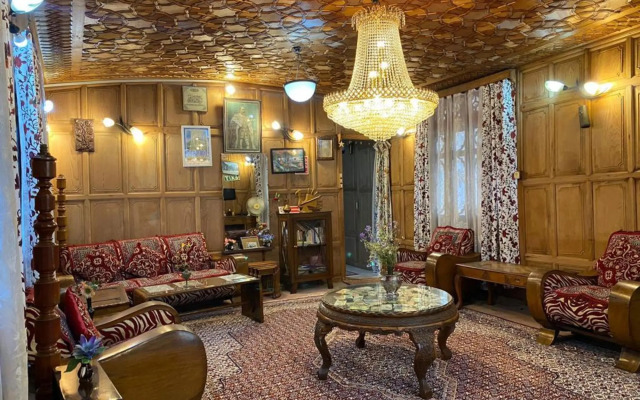 Houseboat Nairobi by OYO Rooms