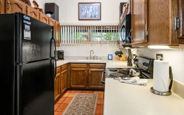 Snowfox #302 2 Bedroom Condo by RedAwning