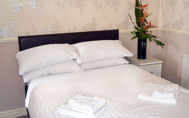 Lyndene Hotel