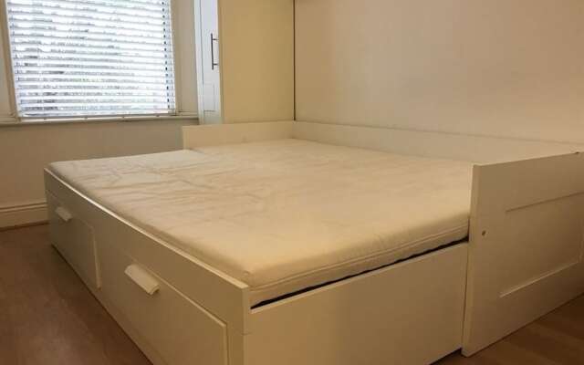 North Circular Serviced Accomodation