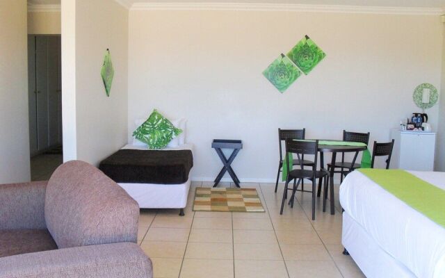 8 Royal Palm Bed & Breakfast