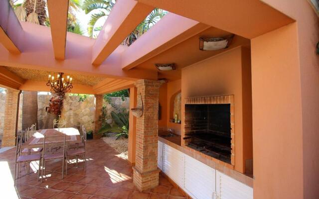 Casa Bruella - Walk to beach Pool WiFi and BBQ