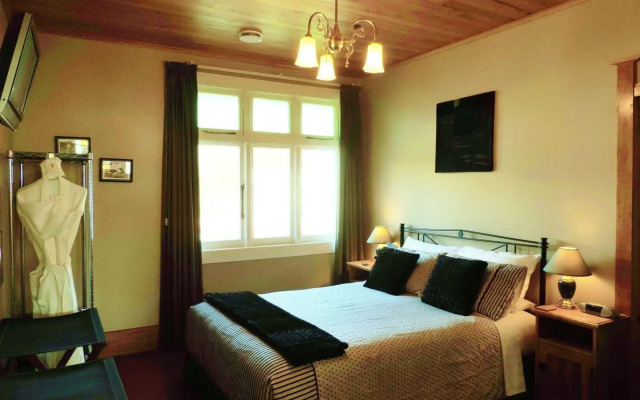 Holly Homestead B&B