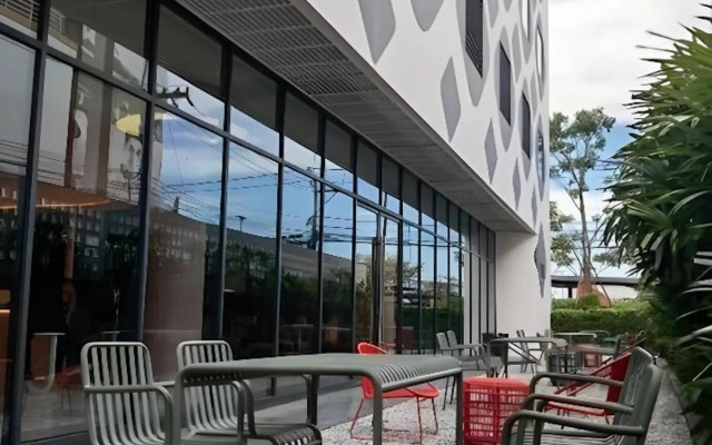 GO Hotel Chonburi at Central Chonburi