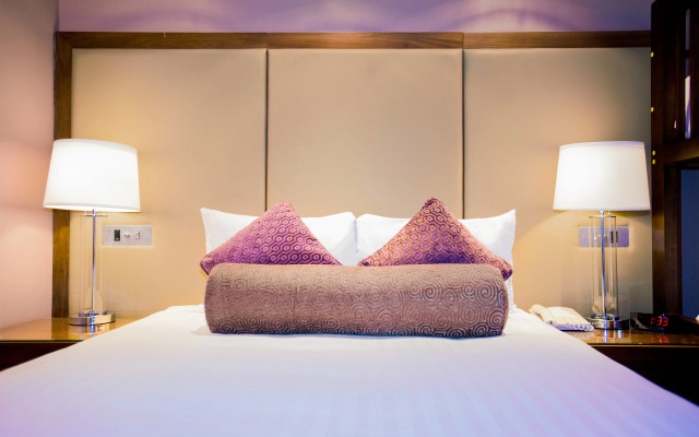 Sandman Signature London Gatwick Hotel